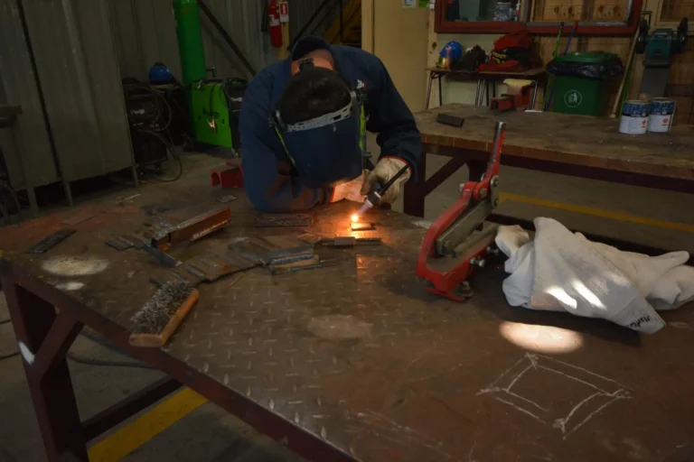 Especialidad de Construcciones Metálicas Colegio Bicentenario Politécnico San José de Curicó