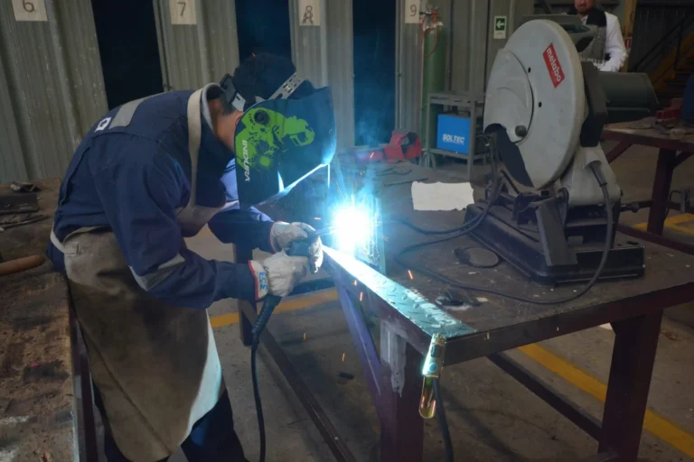 Especialidad de Construcciones Metálicas Colegio Bicentenario Politécnico San José de Curicó