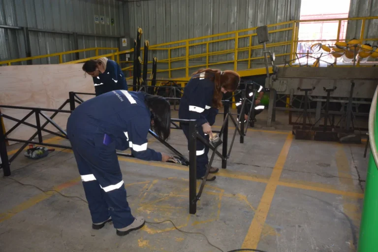 Especialidad de Construcciones Metálicas Colegio Bicentenario Politécnico San José de Curicó