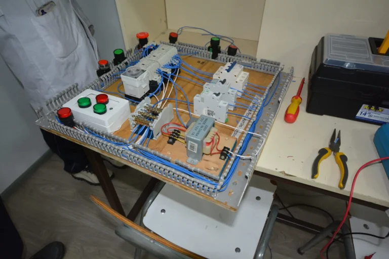 Especialidad de Electrónica Colegio Bicentenario Politécnico San José de Curicó