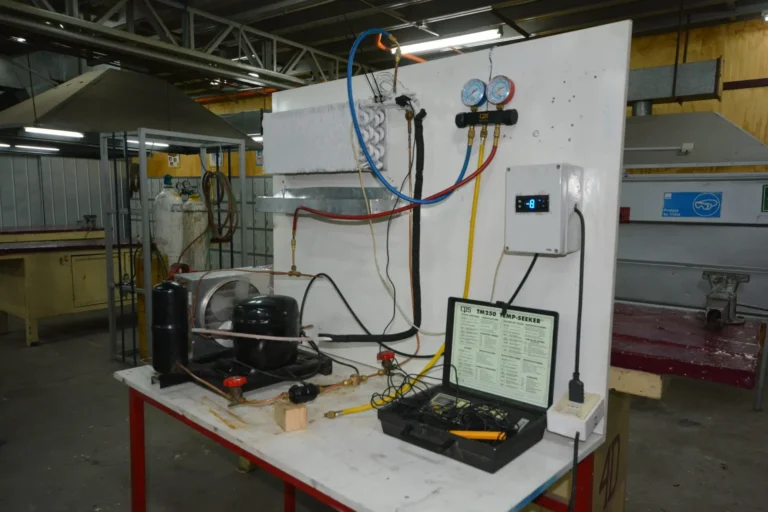 Especialidad de Refrigeración y Climatización Colegio Bicentenario Politécnico San José de Curicó